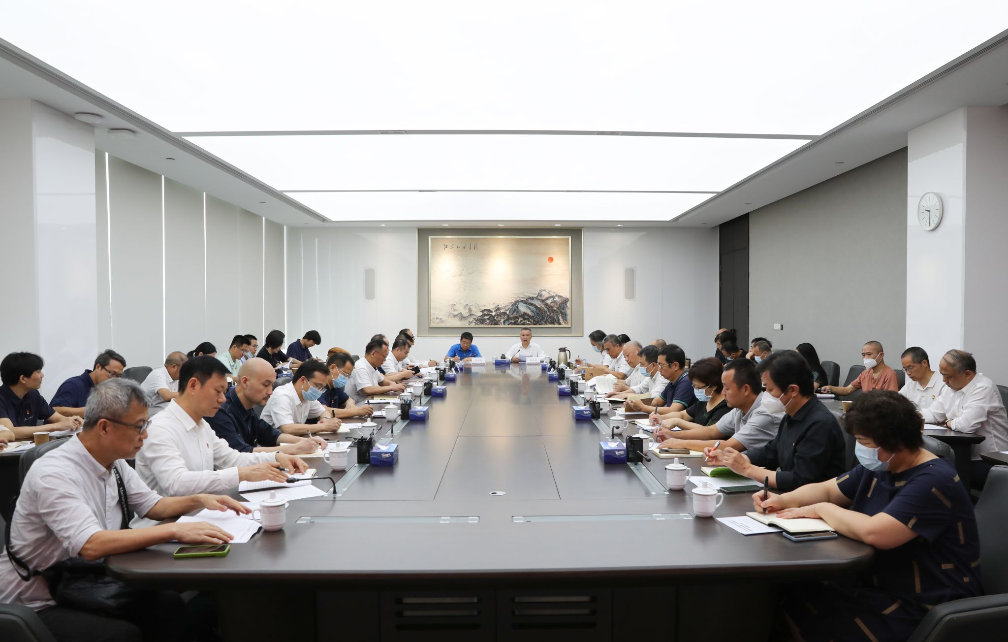 学校召开党委理论学习中心组扩大会暨读书班第四次集中学习会 传达学习习近平总书记关于教育的重要论述(图2)