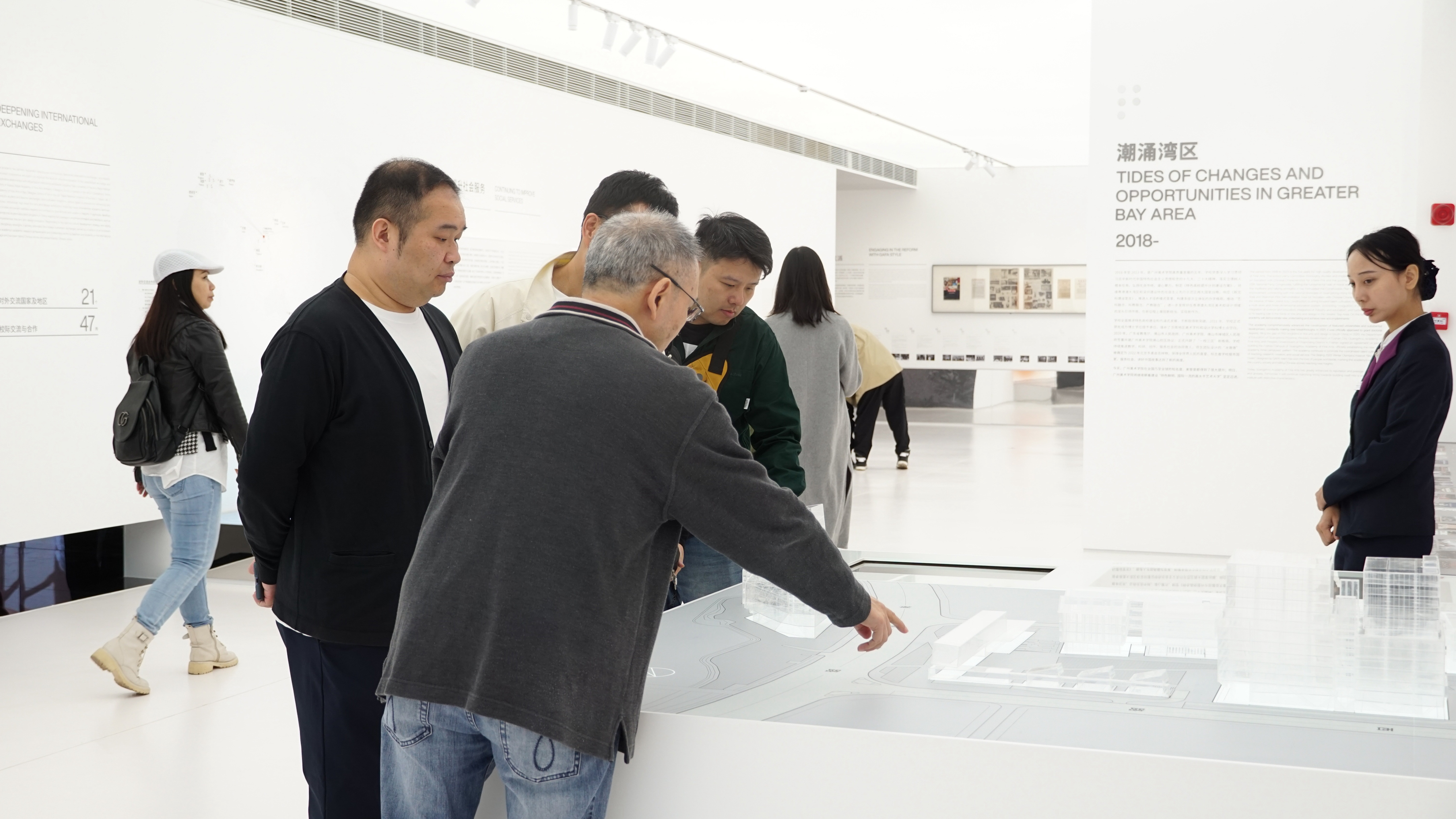 广州美术学院新校史馆由集美公司倾情打造，70周年校庆期间迎近2万校友参观(图10)