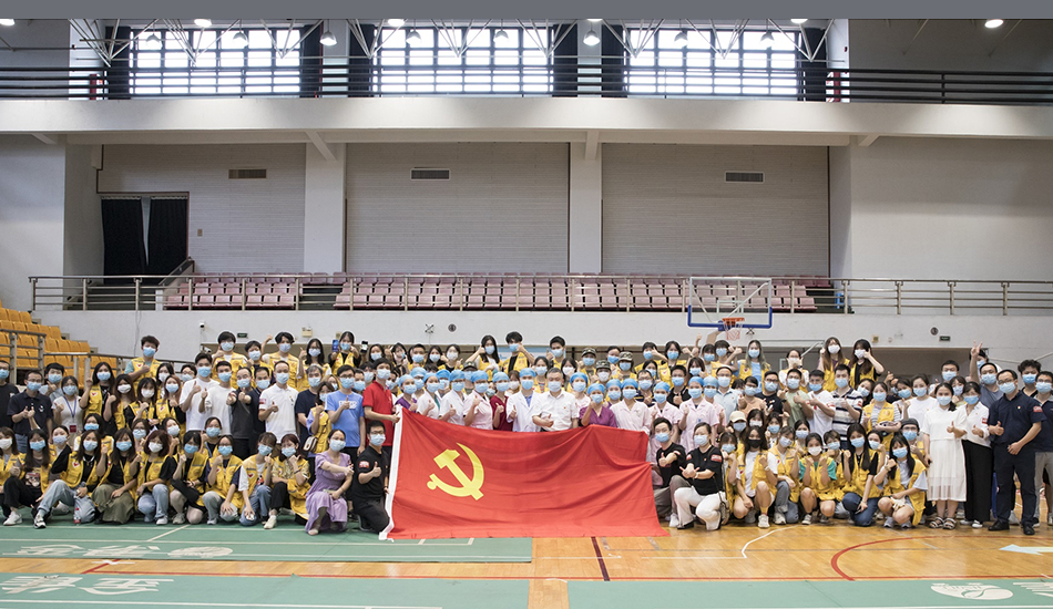 学史力行　党旗飘扬在疫情防控一线——广州美术学院党员突击队筑牢校园“防疫墙”(图1)